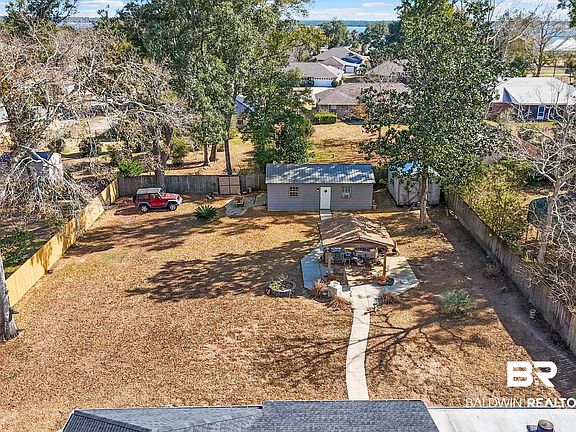 4th image of 10690 Magnolia Ln
