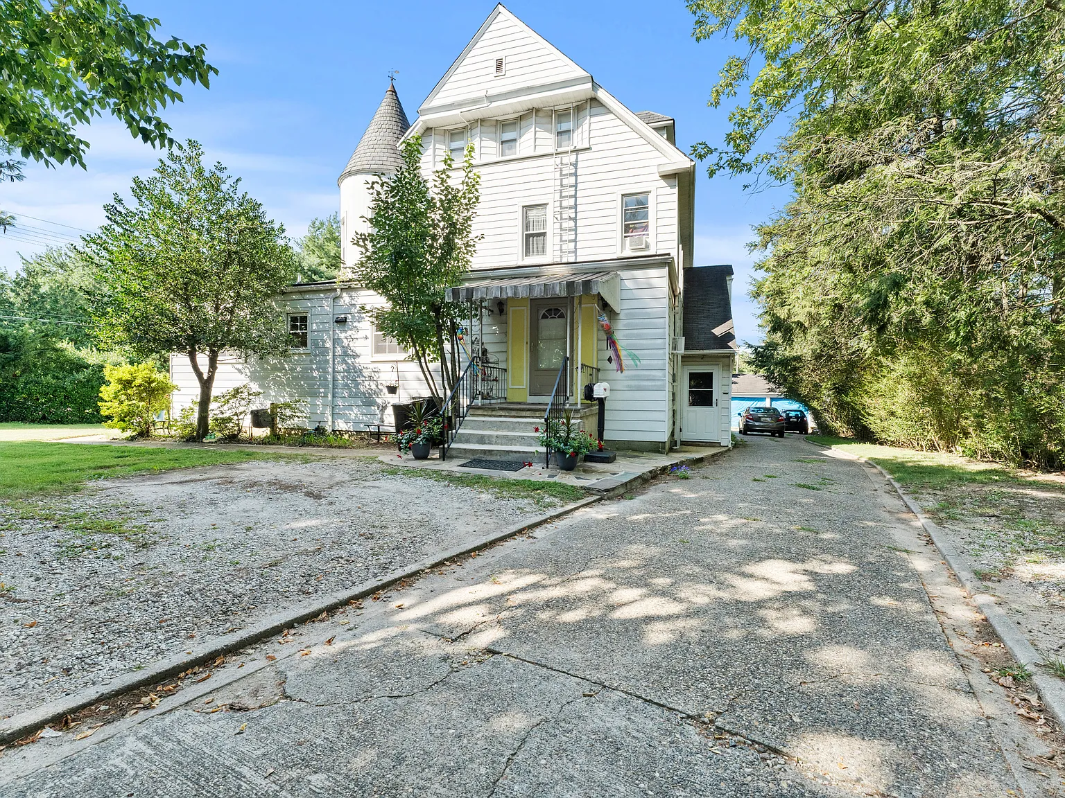 1 bed, 875 sqft, $1,350 — Photo 1