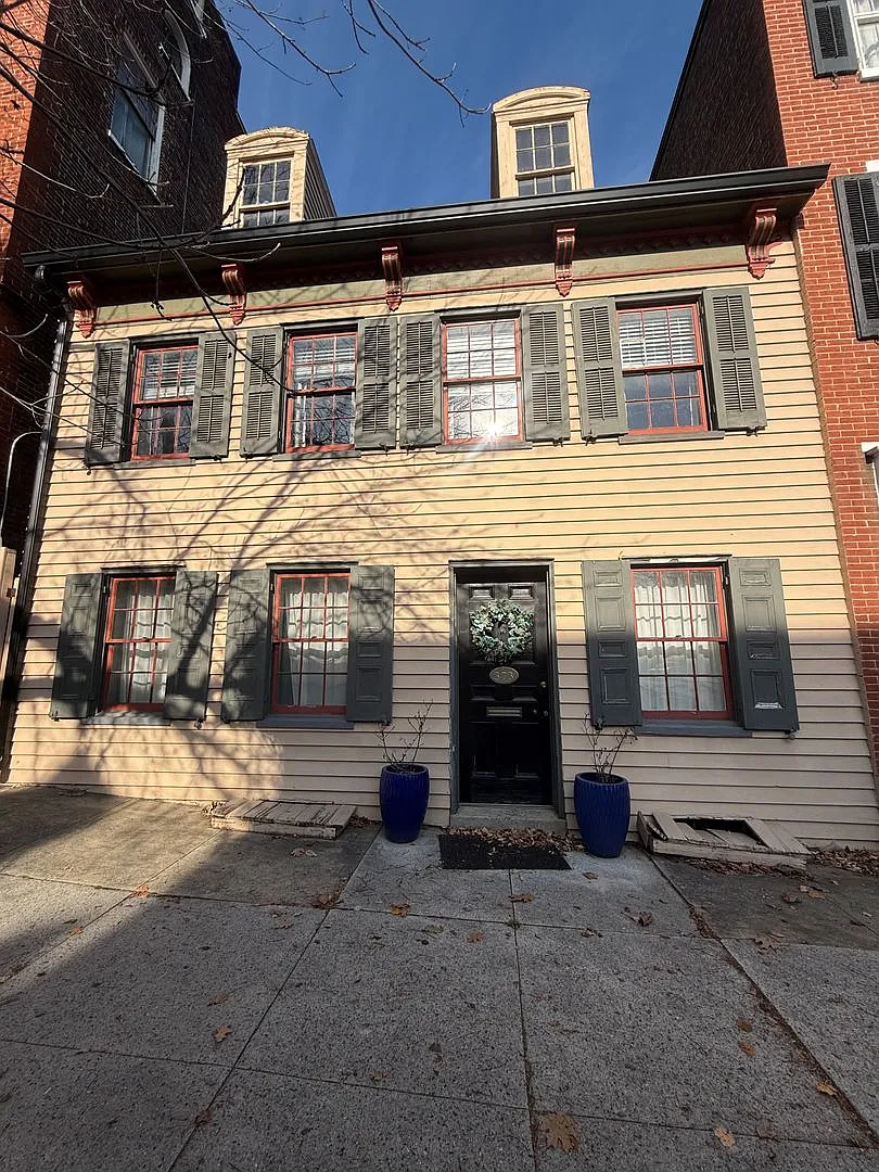 Beautiful 4 BR, 1.5 Bath Townhouse w/off street parking — Photo 1