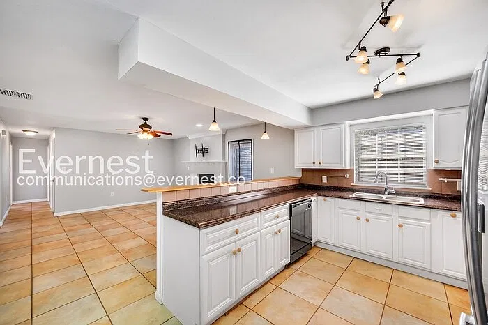 3 bed, 2.0 bath, 1542 sqft, $1,795 — Photo 4