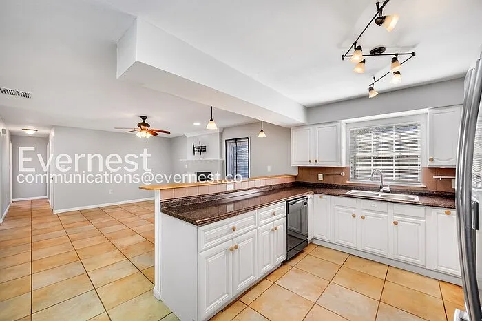 502 El Camino Real S — Photo 4