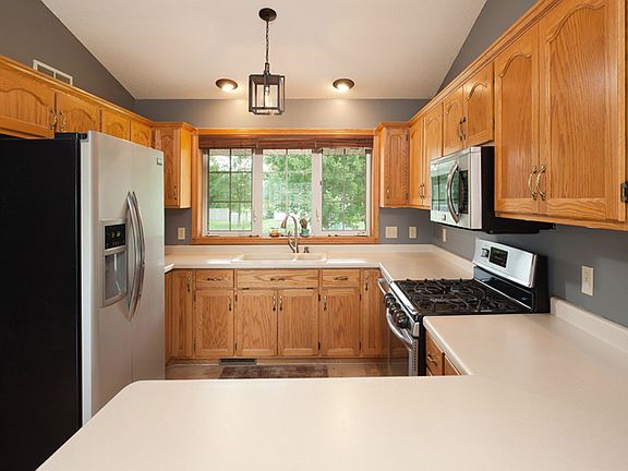 5th image of 13437 Basswood Ln