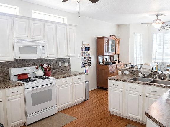 5th image of 2122 Lexington Woods Dr