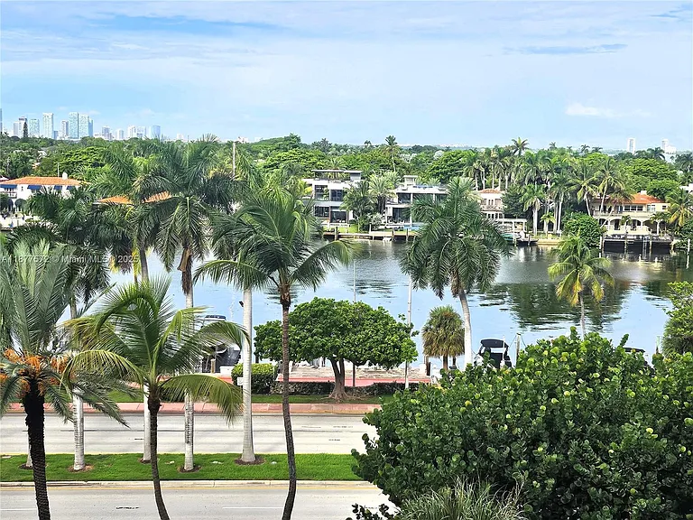 5161 Collins Ave #707 — Photo 2