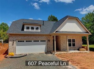 607 Peaceful Ln, Winston Salem, NC 27103