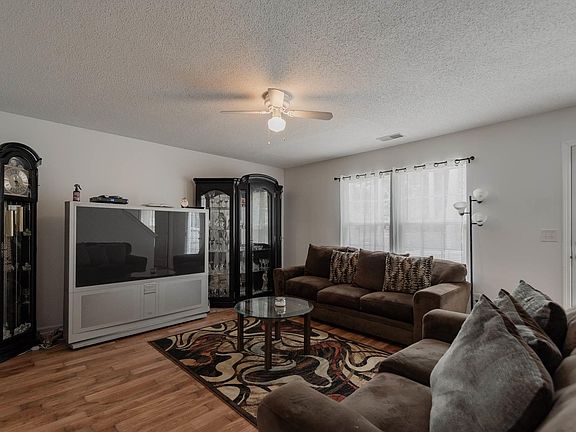 5th image of 380 Valley Heights Ln