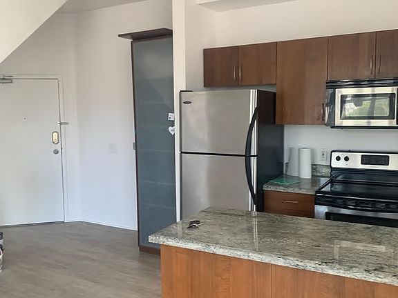 3rd image of 988 G St Unit 34