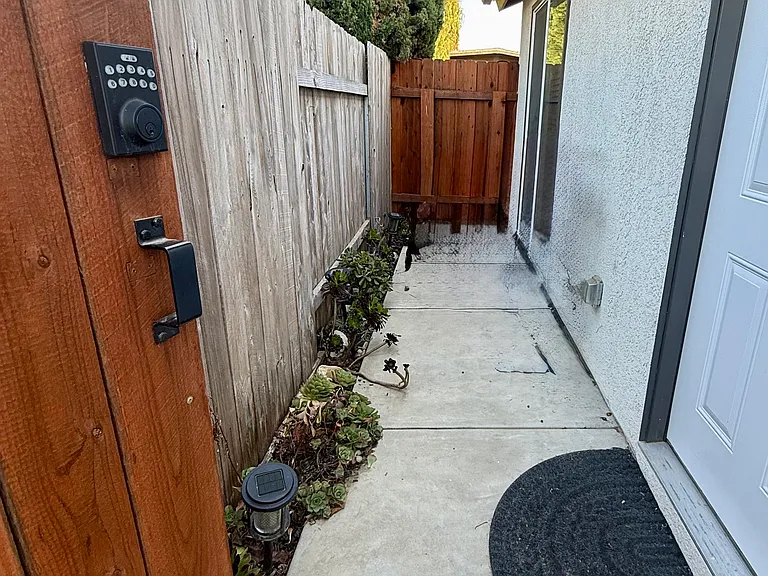 Darbeton Ave — Photo 20
