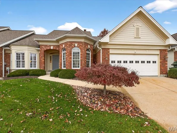 34 Picardy Hill Dr, Chesterfield, MO 63017