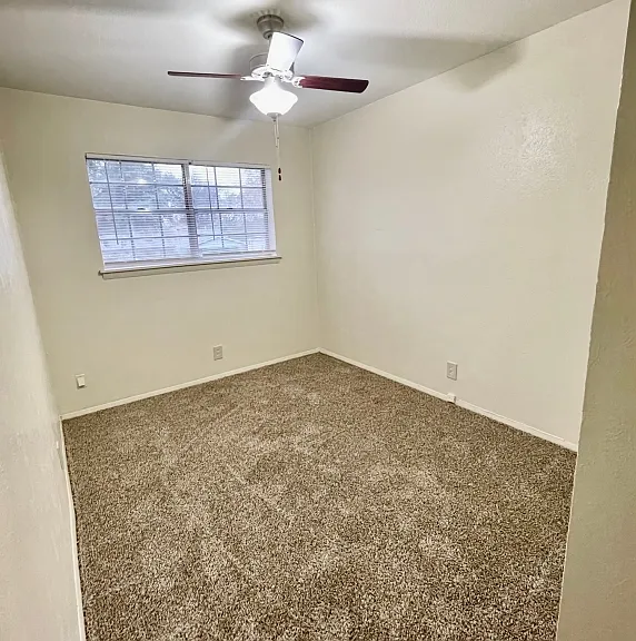 407 Drake Blvd — Photo 9