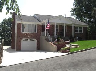 18 Cedarcliff Rd, Staten Island, NY 10301