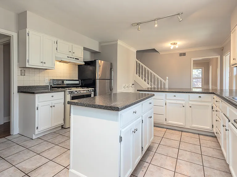 500 Colonial Rd — Photo 10