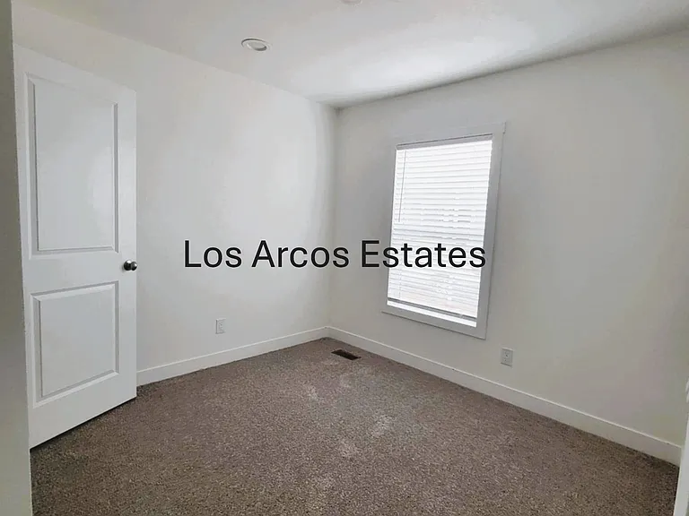 650 E Busby Dr #F — Photo 9