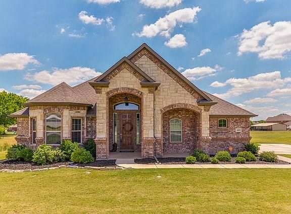 4th image of 4009 Big Springs Dr