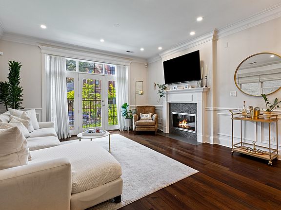 5th image of 3921 N Greenview Ave #1