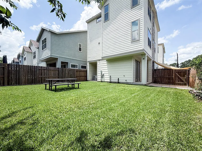 1803 Crestdale Dr — Photo 33