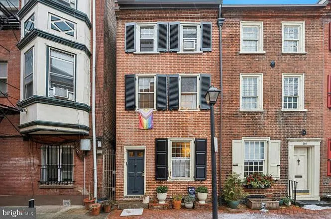 2 bed, 836 sqft, $2,500 — Photo 2
