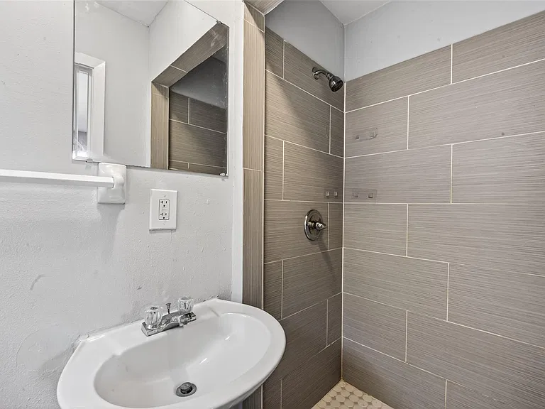 4118 Sunflower St — Photo 23