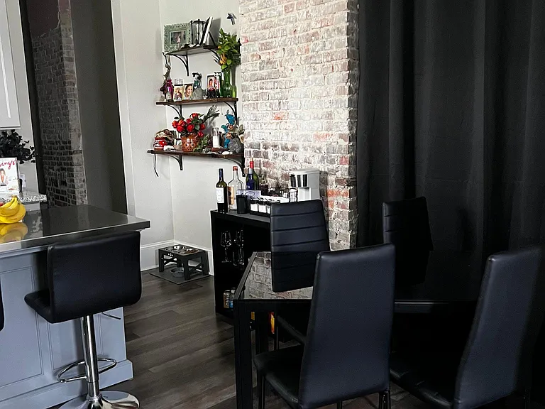1561 N Prieur St #1 — Photo 7