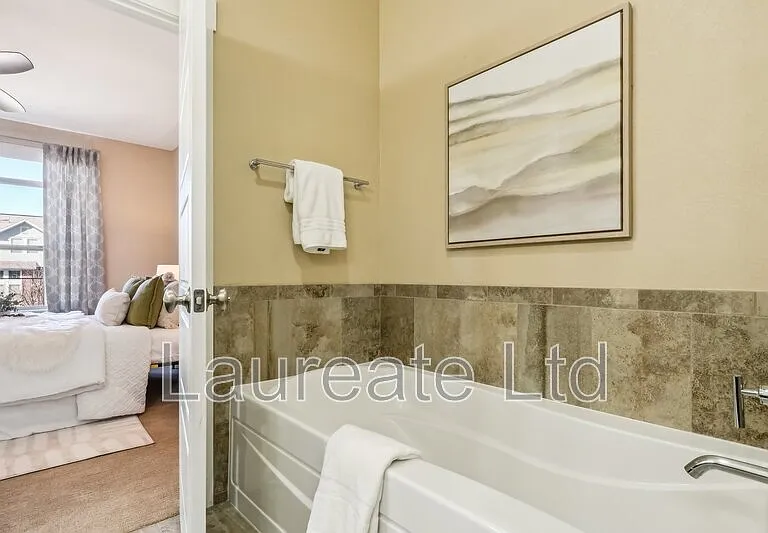 5438 Valentia St — Photo 14