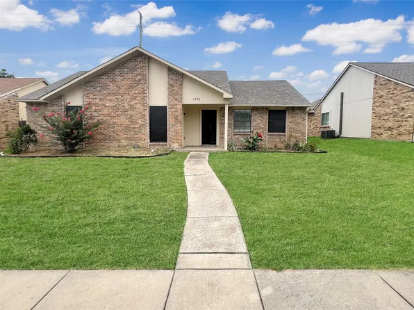 1911 Robert Jones Dr, Mesquite, TX 75150