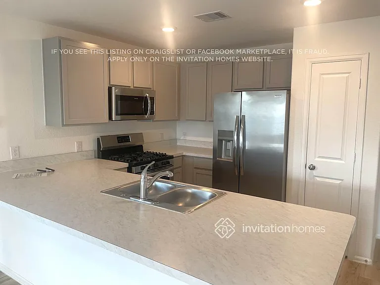 405 Maple Bend Ln — Photo 3