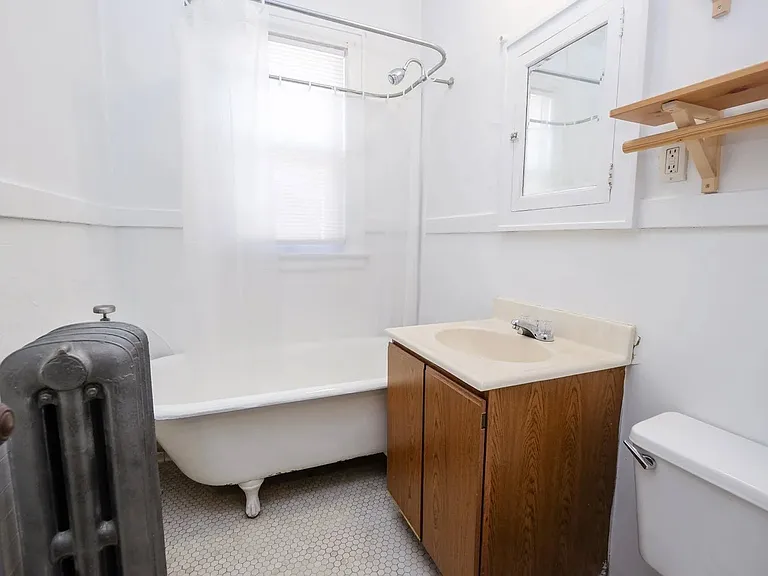 Transform your daily routine in the inviting bathrooms at Central Lakes of Uptown. Enjoy modern amenities and stylish designs that elevate comfort. Don't waitschedule your tour today to see your new home!