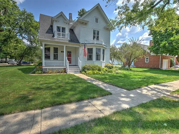 302 S College St, Blue Mound, IL 62513