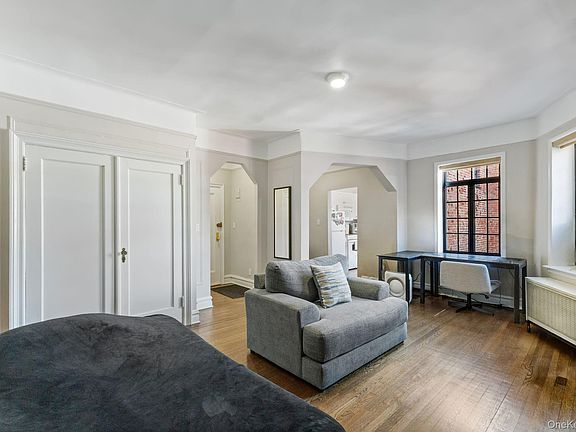 4th image of 45 Pondfield Road W #6E