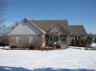 1755 Clover Ridge Dr, Howell, MI 48843