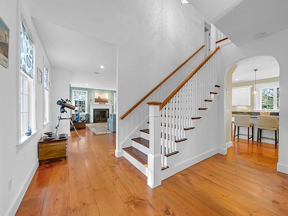 3rd image of 18 Stonebridge Rd