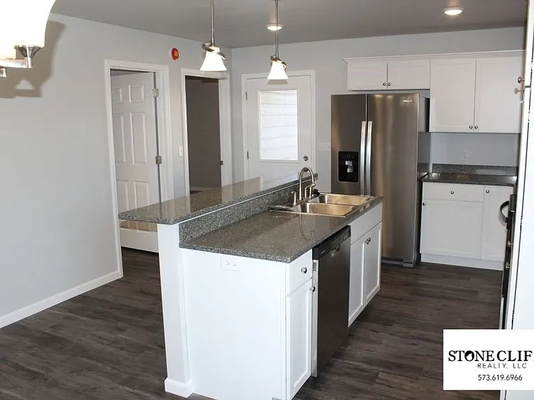 518 Kinleigh Dr — Photo 8