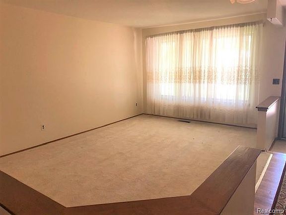 3rd image of 2519 Agustina Dr