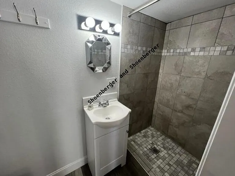 1355 Prater Way #A — Photo 5
