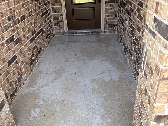 4th image of 1001 Calhoun Dr