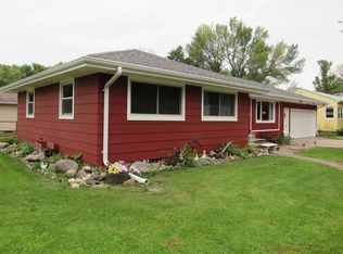 102 6th St S, Swea City, IA 50590