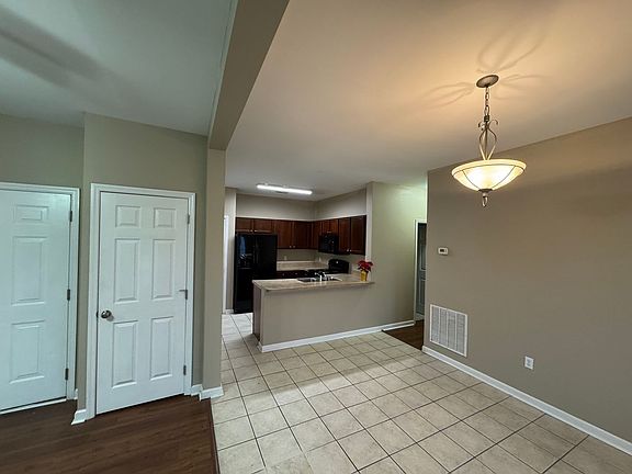 4th image of 867 Melanie Ln
