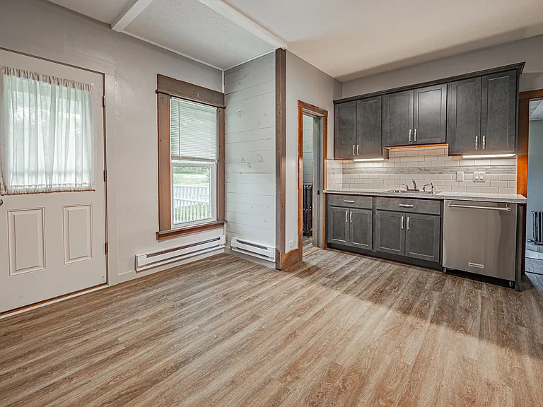 4252 Hartland Rd — Photo 5
