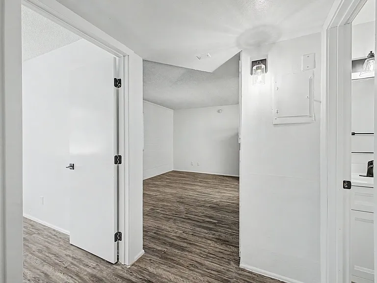 9514 N. 8th St — Photo 12