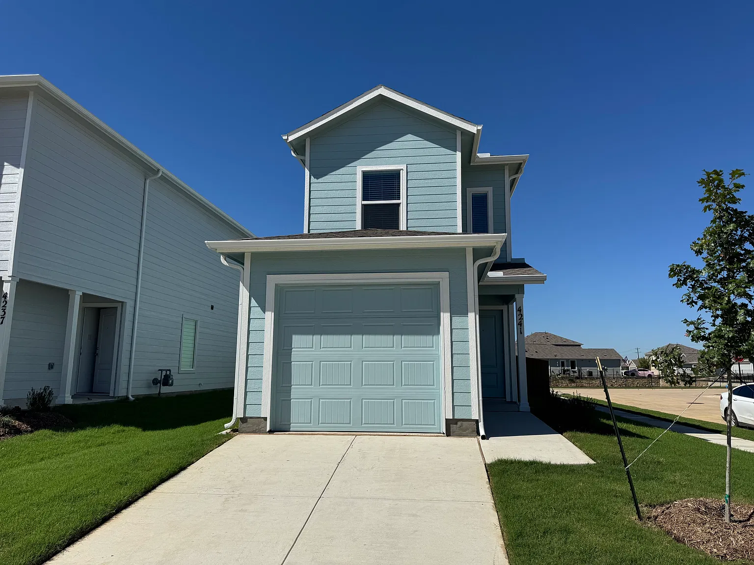 3 bed, 2.5 bath, 1360 sqft, $1,725 — Photo 1