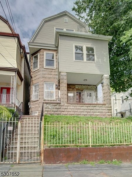 1st image of 236 Woodside Ave Floor 1