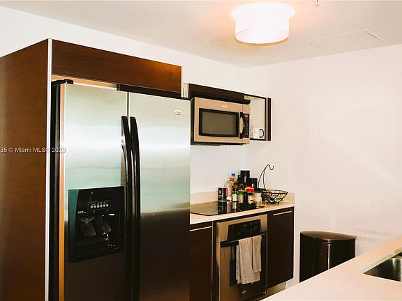 5th image of 1900 N Bayshore Dr APT 1909