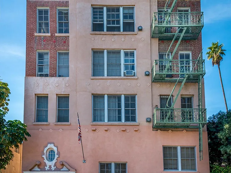 1857 N Wilton Pl — Photo 16