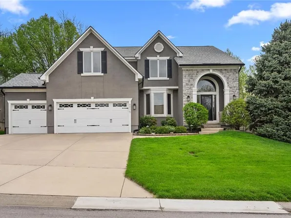 6015 Noreston St, Shawnee, KS 66218