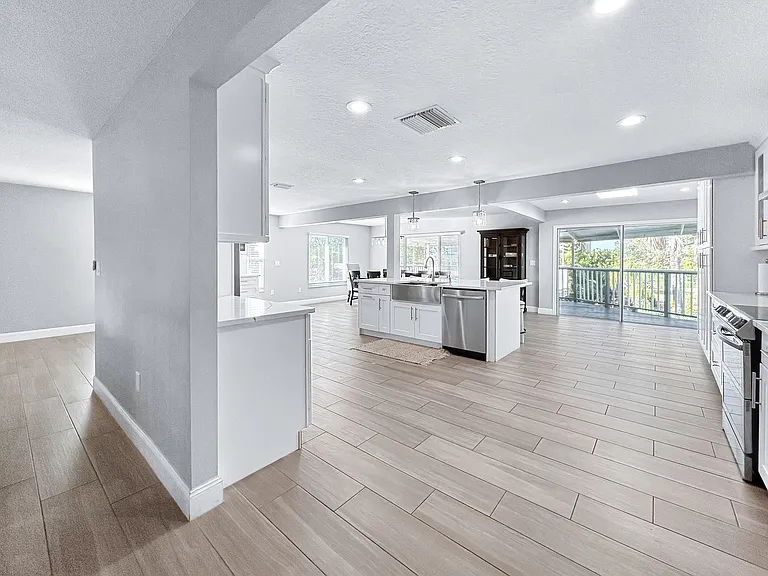 3033 Pineview Dr — Photo 14
