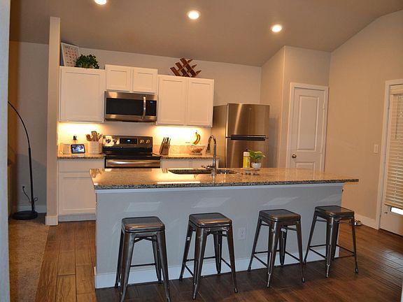 5th image of 13816 Avenue S