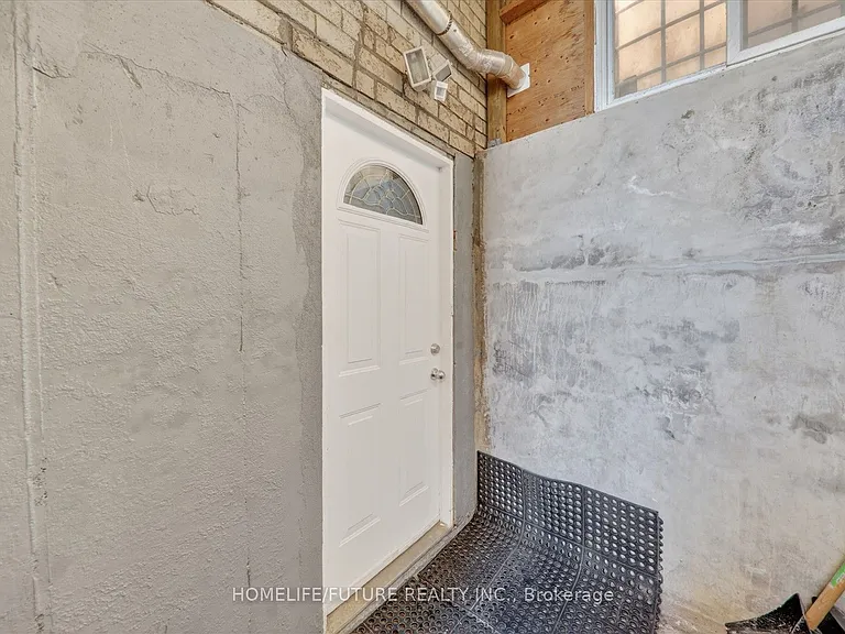 37 Elson St #BASEMENT — Photo 4