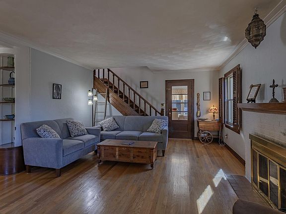 2nd image of 607 James Ave