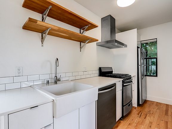3rd image of 251 Rosemont Ave