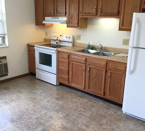 2nd image of 671 Larch St APT D
